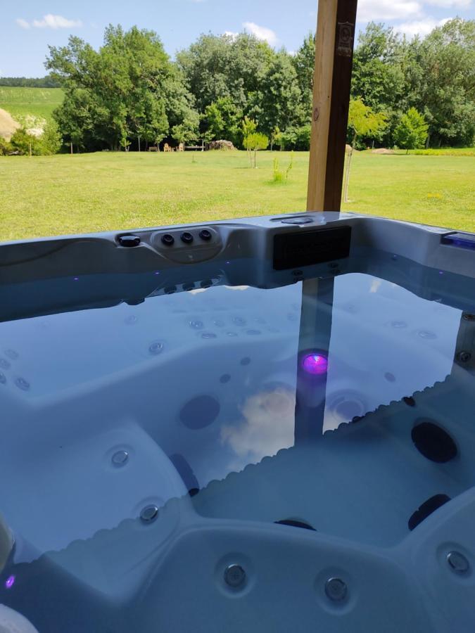 Léoville Au Pied Du Lariat B&B 외부 사진
