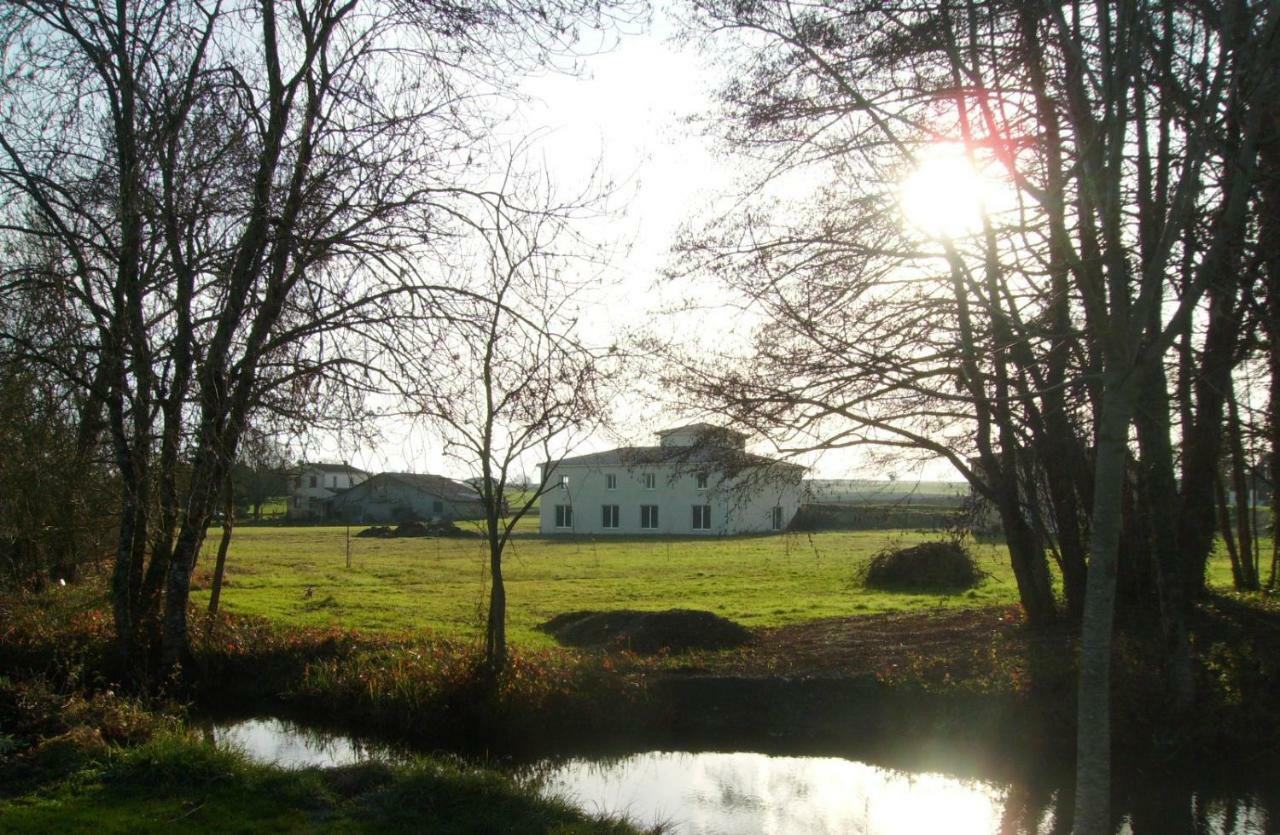 Léoville Au Pied Du Lariat B&B 외부 사진